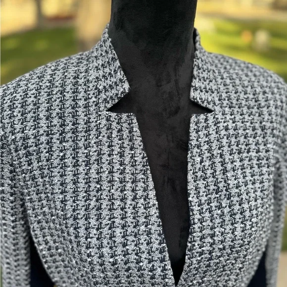 St. John Navy and White Tweed Blazer- EUC - Picture 8 of 11